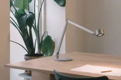Tischleuchte w227 b Winkel alu